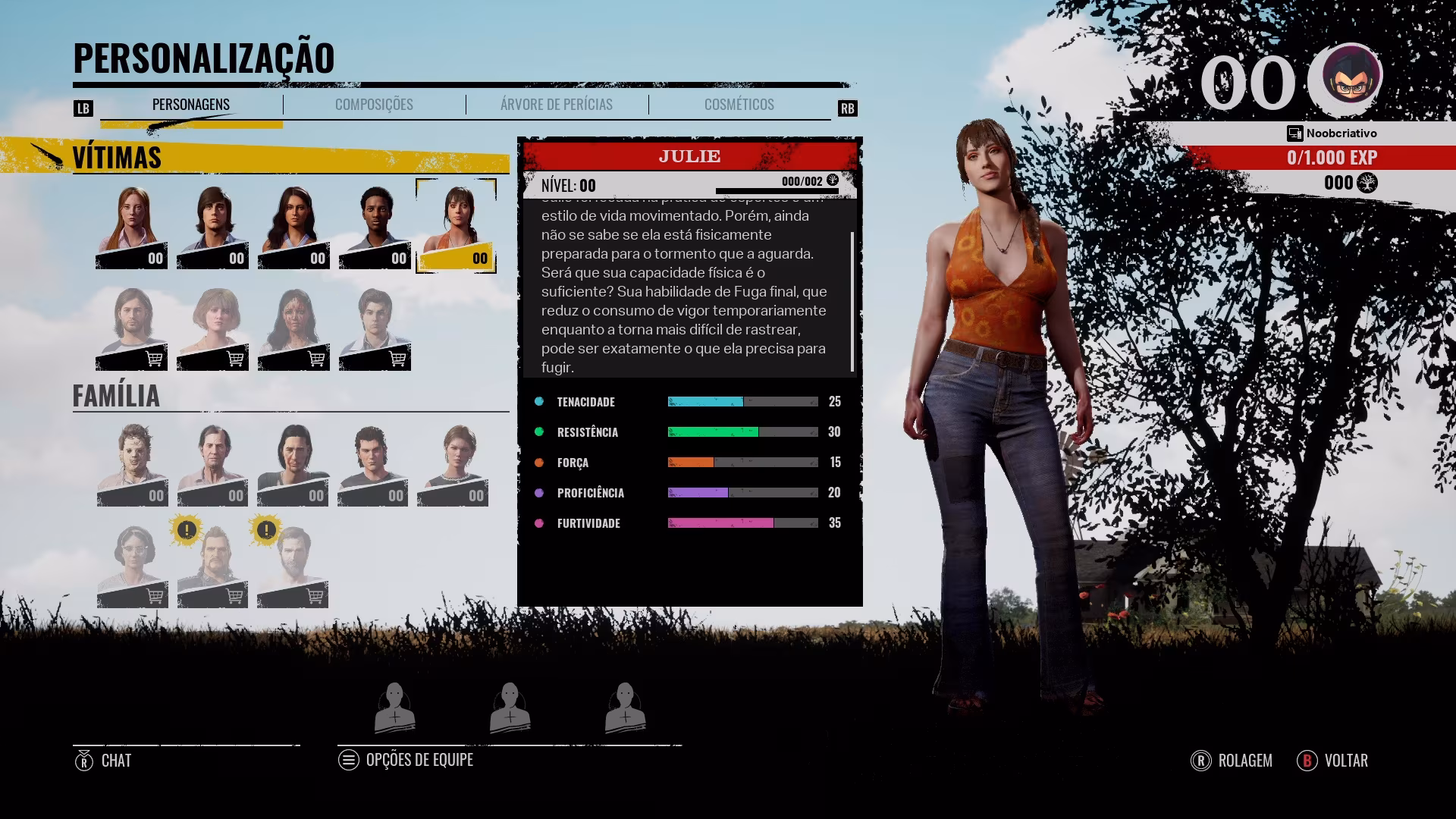 Interface do jogo The Texas Chain Saw Massacre, exibindo a tela de seleção de personagem "Julie", listada como "Vítima", com sua imagem completa à direita mostrando uma mulher de aparência jovem com uma expressão determinada. Suas estatísticas incluem tenacidade, resistência, força, proficiência e furtividade. A lista de seleção de personagens está posicionada à esquerda, com o menu principal com abas sobre a seleção. A tela de fundo representa uma localização de jogo sombria ao ar livre.